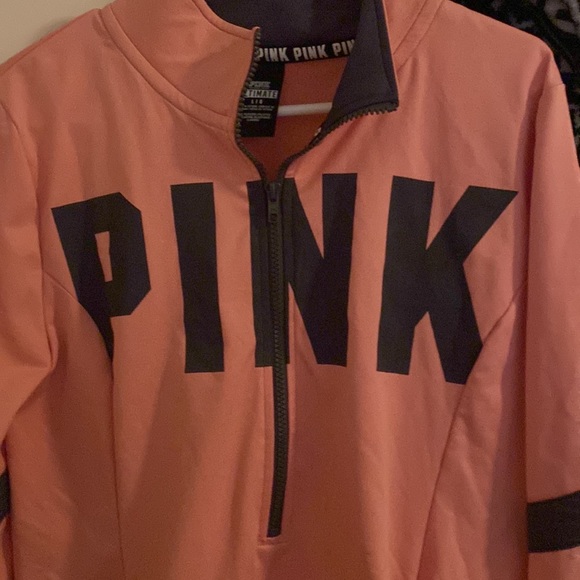 LikeNEW!!💕🌺🌸🎯👛🎊 - Picture 2 of 6